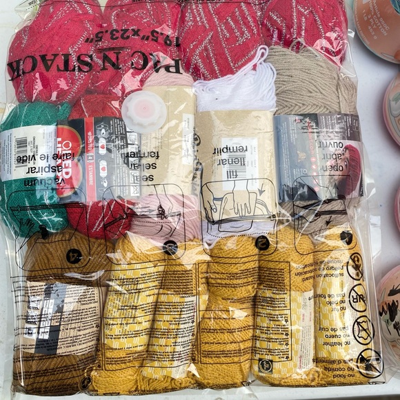 Variety of yarn 16pcs - Picture 2 of 2